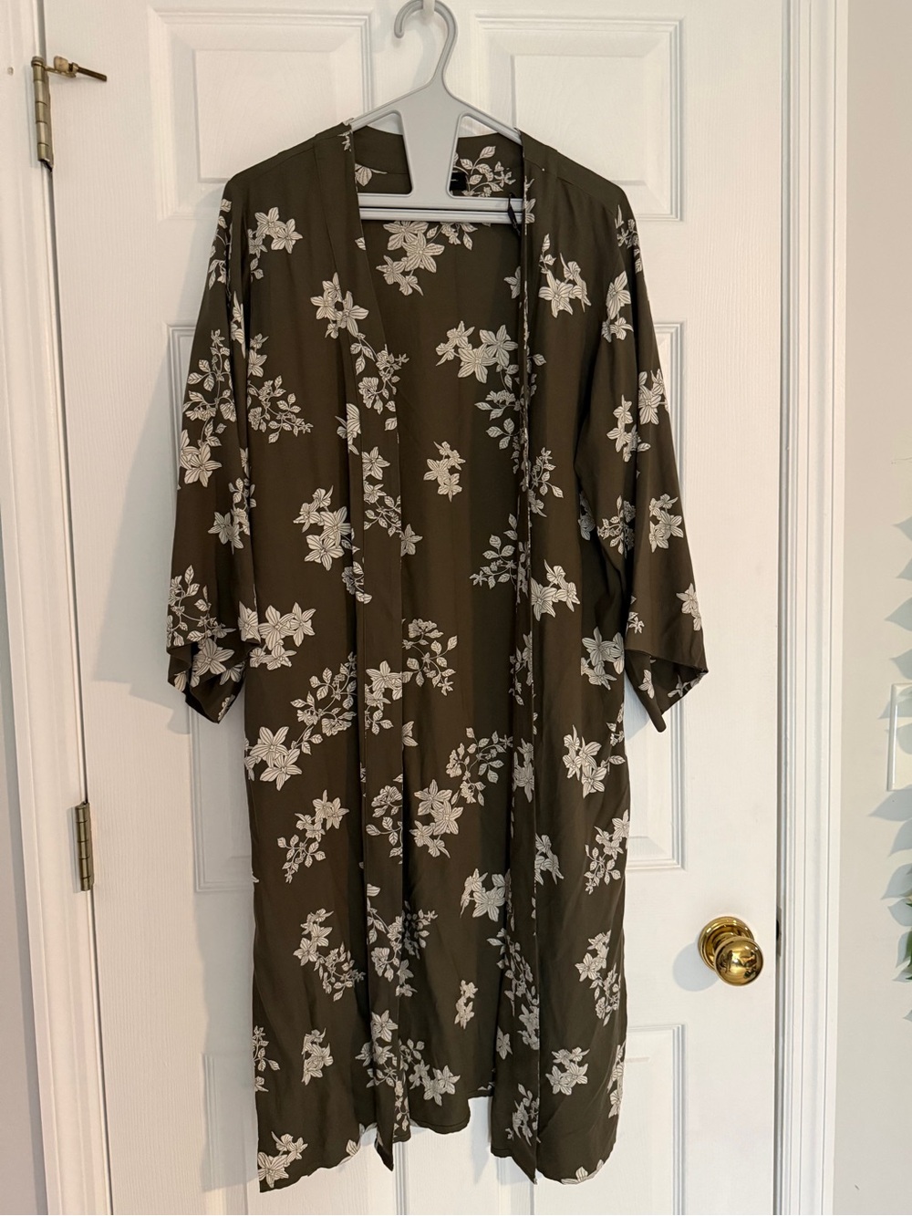 Jessica Simpson Olive Green Floral Long Sleeve Kimono- medium